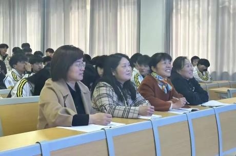 简篇-生涯规划 筑梦未来——树人堂讲座圆满举行